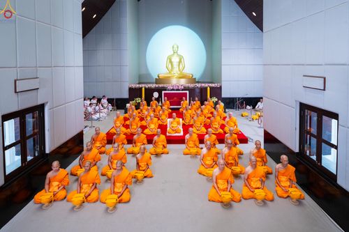 ภาพ No.330882:วันวิสาขบูชา อาทิตย์ที่ 31 พฤษภาคม พ.ศ.2569 พิธีบรรพชาสามเณรอุบาสก 11 ท่าน , พิธีถวายบาตรผ้าไตร และจตุปัจจัยไทยธรรม แด่สามเณร , พิธีอุปสมบทอุทิศชีวิต , พิธีกล่าวคำกัปปิยภัณฑ์  ณ อุโบสถพระไตรปิฎก วัดพระธรรมกาย จังหวัดปทุมธานี