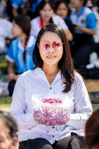 ภาพ No.304109:วันที่ 25 มกราคม พ.ศ. 2569 พิธีต้อนรับพระธรรมยาตรา  รร.สามัคคีราษฏร์บำรุง-วัดพระธรรมกาย ในโครงการธรรมยาตรา กตัญญูบูชา มหาปูชนียาจารย์ พระมงคลเทพมุนี(สด จนฺทสโร) พระผู้ปราบมาร อนุสรณ์สถาน 7 แห่ง ปีที่ 14