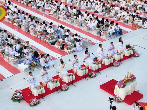 ภาพ No.292482:วันที่ 11 มกราคม พ.ศ. 2569 พิธีตักบาตรพระธรรมยาตรา ณ อนุสรณ์สถานคลองบางนางแท่น อ.สามพราน จ.นครปฐม ในโครงการธรรมยาตรา กตัญญูบูชา มหาปูชนียาจารย์ พระมงคลเทพมุนี(สด จนฺทสโร) พระผู้ปราบมาร อนุสรณ์สถาน 7 แห่ง ปีที่ 14