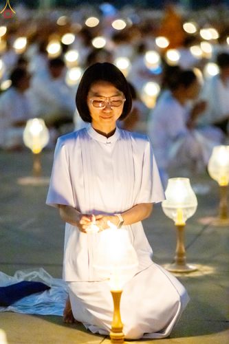 ภาพ No.307998:วันที่ 31 มกราคม พ.ศ. 2569 พิธีจุดประทีปธรรมถวายเป็นพุทธบูชา  และบูชาธรรมมหาปูชนียาจารย์ (ภาพชุดที่ 3) ณ วัดพระธรรมกาย ปทุมธานี ในโครงการธรรมยาตรา กตัญญูบูชา มหาปูชนียาจารย์ พระมงคลเทพมุนี(สด จนฺทสโร) พระผู้ปราบมาร อนุสรณ์สถาน 7 แห่ง ปีที่ 14