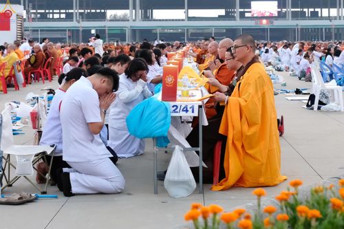 ภาพ No.325072:วันที่ 22 เมษายน พ.ศ.2569 (วันคุ้มครองโลก) พิธีถวายมหาสังฆทาน 40,000 กว่าวัดทั่วประเทศ (ชุดที่ 2) ณ ลานธรรม พระมหาธรรมกายเจดีย์ วัดพระธรรมกาย