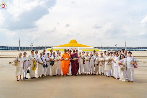 ภาพ No.345175:วันที่ 7 - 19 สิงหาคม พ.ศ.2569 ต้อนรับชาวต่างชาติเยี่ยมชมวัดพระธรรมกาย