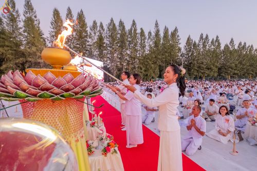 ภาพ No.292083:วันที่ 10 มกราคม พ.ศ. 2569 พิธีจุดประทีปถวายเป็นพุทธบูชา และบูชาธรรมมหาปูชนียาจารย์  ณ อนุสรณ์สถานคลองบางนางแท่น อ.สามพราน จ.นครปฐม ในโครงการธรรมยาตรา กตัญญูบูชา มหาปูชนียาจารย์ พระมงคลเทพมุนี(สด จนฺทสโร) พระผู้ปราบมาร อนุสรณ์สถาน 7 แห่ง ปีที่ 14