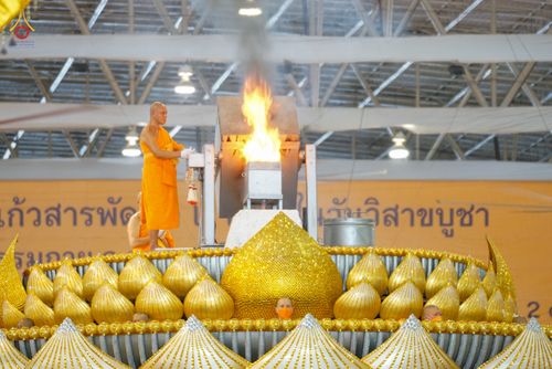 ภาพ No.81639:พิธีหล่อพระประธานเพื่อประดิษฐาน ณ ห้องแก้วสารพัดนึก 2 เนื่องในวันวิสาขบูชา วันเสาร์ที่ 3 มิถุนายน 2566 ณ วัดพระธรรมกาย จ.ปทุมธานี