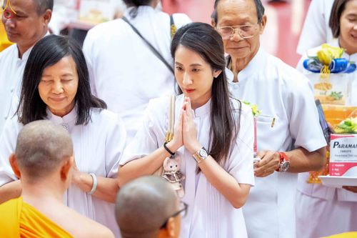 ภาพ No.343690:วันที่ 16 สิงหาคม พ.ศ.2569 พิธีถวายคิลานเภสัช และอุปกรณ์ทางการแพทย์ ณ ห้องแก้วสารพัดนึก2 วัดพระธรรมกาย