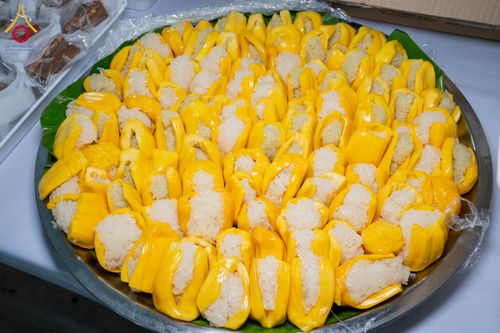 ภาพ No.299242:วันที่ 21 มกราคม พ.ศ. 2569 พิธีถวายภัตตาหารเป็นสังฆทาน แด่พระธรรมยาตรา ณ อนุสรณ์สถานบางปลา วัดบางปลา อำเภอบางเลน จังหวัดนครปฐม ในโครงการธรรมยาตรา กตัญญูบูชา มหาปูชนียาจารย์ พระมงคลเทพมุนี(สด จนฺทสโร) พระผู้ปราบมาร อนุสรณ์สถาน 7 แห่ง ปีที่ 14