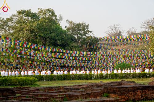 ภาพ No.314088:วันจันทร์ที่ 16 มีนาคม พ.ศ. 2569 พิธีเวียนเทียนประทักษิณ และพิธีบรรพชาสามเณร 500 รูป ณ วิหารมายาเทวี ประเทศเนปาล