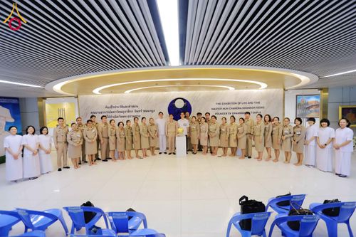 ภาพ No.311503:วันจันทร์ที่ 23 กุมภาพันธ์ พ.ศ. 2569 เปิดโลกทัศน์ผู้บริหารสถานศึกษายุคใหม่ เรียนรู้ต้นแบบการพัฒนาคนผ่านพลัง “บวร–V-Star” ผู้เข้ารับการพัฒนาตามโครงการ สพฐ. ศึกษาดูงานวัดพระธรรมกาย เสริมภาวะผู้นำคุณธรรมสู่การบริหารโรงเรียนอย่างยั่งยืน ณ อาคาร 100 ปี คุณยาย