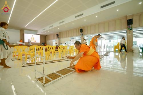 ภาพ No.313794:วันเสาร์ที่ 14 มีนาคม พ.ศ. 2569 พิธีตักบาตรแด่คณะสงฆ์ 323 วัด 4 จังหวัดชายแดนภาคใต้ พิธีถวายสังฆทานแด่คณะสงฆ์ 323 วัด ปีที่ 22 ครั้งที่ 183 พิธีมอบกองทุนหนุนแรงใจช่วยครูใต้ ปีที่ 19 ครั้งที่ 146 และพิธีทำบุญอุทิศส่วนกุศลให้ผู้วายชนม์ ณ ศูนย์ปฏิบัติธรรมภา