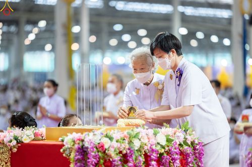 ภาพ No.78995:พิธีวางแผ่นจารึกชื่อ และพิธีวางพวงมาลัยสักการะพระบรมพุทธเจ้า ณ สภาธรรมกายสากล วัดพระธรรมกาย วันที่ 2 เมษายน พ.ศ. 2566