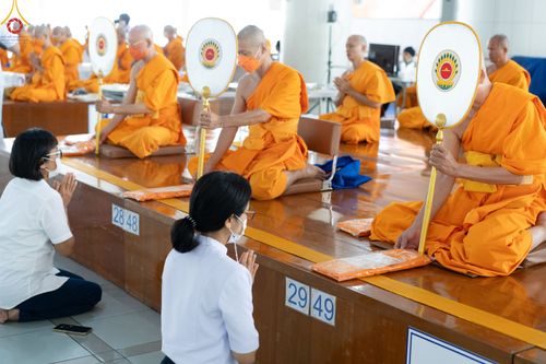 ภาพ No.84025:พิธีบุพเปตพลี ครั้งที่ 137 ร่วมอุทิศบุญกุศลแด่หมู่ญาติที่ล่วงลับไปแล้ว และสืบทอดอายุพระพุทธศาสนา ในวันจันทร์ที่ 17 กรกฎาคม พ.ศ. 2566 ณ หอฉันคุณยายอาจารย์ฯ วัดพระธรรมกาย