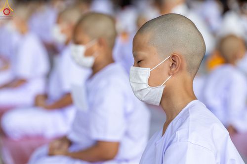 ภาพ No.79343:พิธีขอขมา มอบบาตรและผ้าไตร ในโครงการบรรพชาสามเณรฟื้นฟูพระพุทธศาสนาทั่วไทย โครงการอบรมยุวธรรมทายาท มัชฌิมธรรมทายาท และธรรมทายาทรุ่นอุดมศึกษา ณ สภาธรรมกายสากล วัดพระธรรมกาย วันเสาร์ที่ 1 เมษายน พ.ศ. 2566