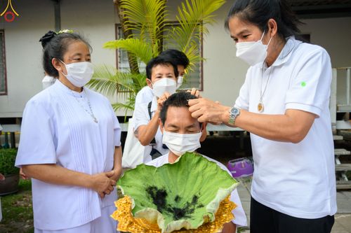 ภาพ No.78639:พิธีตัดปอยผมและปลงผมนาคธรรมทายาท  โครงการบรรพชาและอุปสมบทหมู่ วันคุ้มครองโลก วันที่ 26 มีนาคม พ.ศ.2566 ณ หมู่บ้านบรรลุธรรม วัดพระธรรมกาย