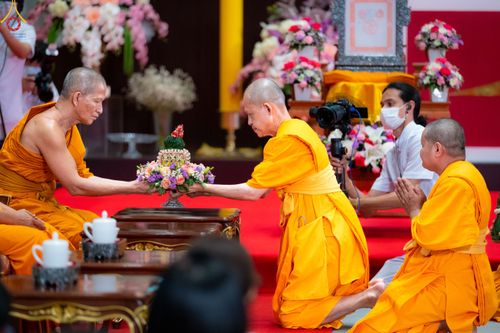 ภาพ No.78575:พิธีต้อนรับสัญญาบัตร พัดยศ ผ้าไตรและถวายมุทิตาสักการะฯ พระครูสิทธิรัตนวิเทศ และ พระครูวิเทศสันติคุณ วันอังคารที่ 28 มีนาคม พ.ศ. 2566 ณ อุโบสถวัดพระธรรมกาย