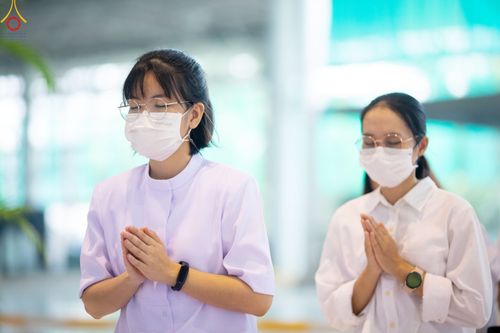 ภาพ No.80300:พิธีตักบาตรฉลองพระใหม่ ในโครงการบรรพชาอุปสมบทหมู่วันคุ้มครองโลก ณ สภาธรรมกายสากล วัดพระธรรมกาย วันอาทิตย์ที่ 16 เมษายน พ.ศ.2566