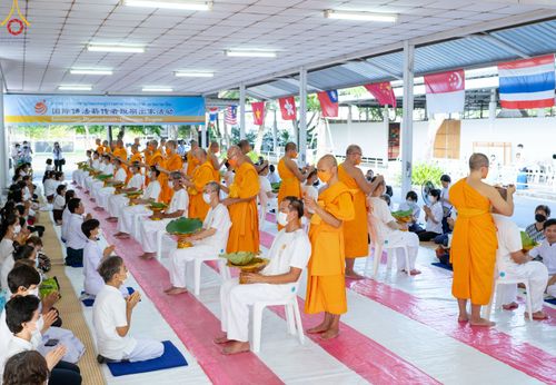 พิธีตัดปอยผมและปลงผม ในโครงการบรรพชาอุปสมบทหมู่ ธรรมทายาทนานาชาติ (ภาคภาษาจีน) รุ่นที่ 18 ณ วัดพระธรรมกาย วันเสาร์ที่ 8 กรกฎาคม พ.ศ.2566