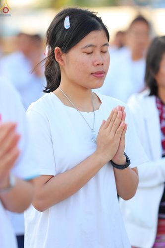 ภาพ No.301956:วันที่ 23 มกราคม พ.ศ. 2569 พิธีจุดประทีปธรรมถวายเป็นพุทธบูชา และบูชาธรรมมหาปูชนียาจารย์  ณ อนุสรณ์สถานลำดับที่ 5 สถานที่เผยแผ่วิชชาธรรมกายครั้งแรก อนุสรณ์สถานบางปลา วัดบางปลา อำเภอบางเลน จังหวัดนครปฐม ในโครงการธรรมยาตรา กตัญญูบูชา มหาปูชนียาจารย์ พระมงคล