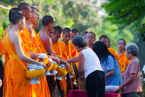 ภาพ No.2099:บิณฑบาต