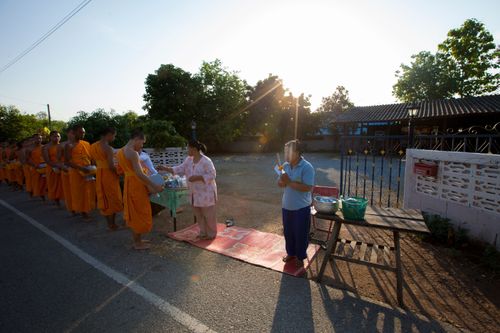 ภาพ No.2101:บิณฑบาต