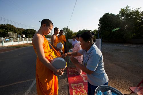 ภาพ No.2102:บิณฑบาต