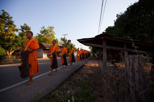 ภาพ No.2107:บิณฑบาต