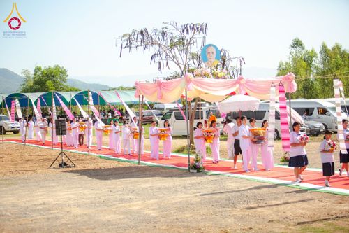 ภาพ No.175077:พิธีทอดกฐินสถาปนา แผ่นสิริฉะทะนะรัสมี(หลังคา) อาคาร 80 ปี หลวงพ่อธัมมชโย ณ ศูนย์ปฏิบัติธรรมวิหารแดง จ.สระบุรี วันเสาร์ที่ 9 พฤศจิกายน พ.ศ. 2567