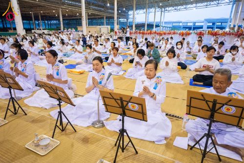 ภาพ No.202643:พิธีถวายภัตตาหารเป็นสังฆทาน แด่พระธรรมยาตรา ณ วัดพระธรรมกาย ตำบลคลองสาม อำเภอคลองหลวง จังหวัดปทุมธานี ในโครงการธรรมยาตรา กตัญญูบูชา มหาปูชนียาจารย์ พระมงคลเทพมุนี(สด จนฺทสโร) พระผู้ปราบมาร อนุสรณ์สถาน 7 แห่ง ปีที่ 13 วันที่ 28 มกราคม พ.ศ. 2568