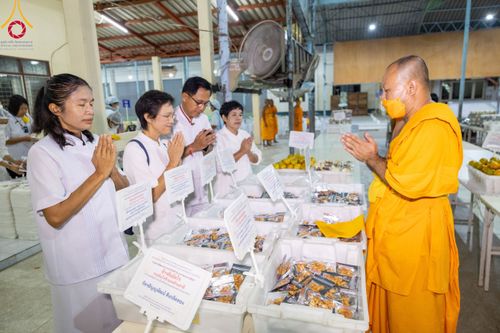 ภาพ No.112847:พิธีถวายภัตตาหารเป็นสังฆทาน แด่คณะพระธรรมยาตรา ปีที่ 12 วันที่ 15 มกราคม พ.ศ. 2567 ณ วัดสองพี่น้อง จ.สุพรรณบุรี