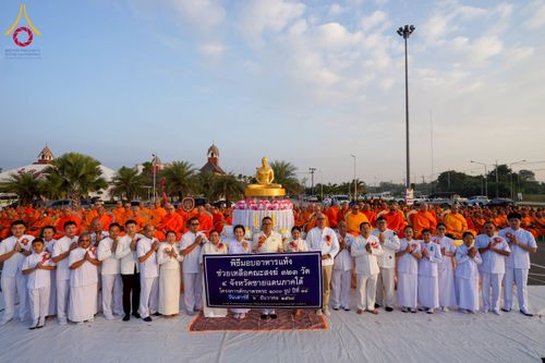 ภาพ No.276875:วันเสาร์ที่ 6 ธันวาคม พ.ศ. 2568 พิธีตักบาตรพระ 1,000 รูป อุทิศถวายพระราชกุศลสมเด็จพระนางเจ้าสิริกิติ์ พระบรมราชินีนาถ พระบรมราชชนนี พันปีหลวง และ ทำบุญเมืองลำปาง ครบรอบ 1,345 ปี ณ ลานพระบรมราชานุสาวรีย์สมเด็จพระนเรศวรมหาราชนครลำปาง อ.เกาะคา จ.ลำปาง