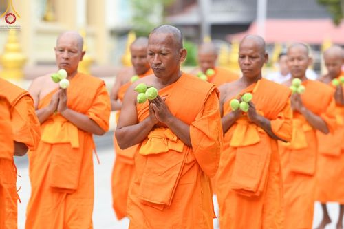 ภาพ No.101096:พิธีอุปสมบทหมู่ ในโครงการอุปสมบทบูชาธรรม มหาปูชนียาจารย์ พ.ศ. 2566 ณ วัดท่าเกวียน อำเภอพนมสารคาม จังหวัดฉะเชิงเทรา วันที่ 5 ธันวาคม พ.ศ. 2566