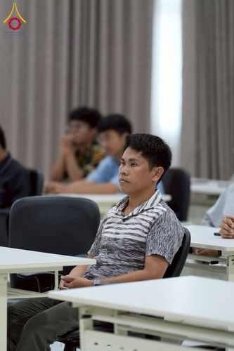 ภาพ No.227479:วันที่ 30 พฤษภาคม พ.ศ. 2568 สันติสุขจากสมาธิ แผ่ไพศาลในแดนอิเหนา : พระสงฆ์ไทยเยือนวิทยาลัยราเดนวิจายา อินโดนีเซีย