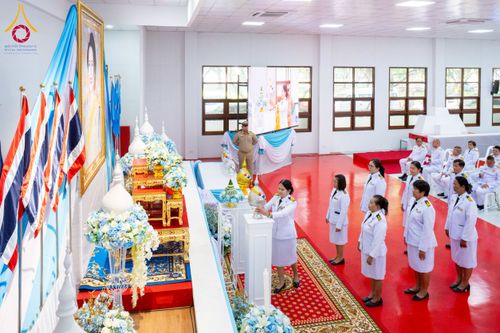 ภาพ No.237689:พิธีถวายเครื่องราชสักการะและวางพานพุ่ม และพิธีจุดเทียนถวายพระพรชัยมงคล เนื่องในโอกาสวันเฉลิมพระชนมพรรษา สมเด็จพระนางเจ้าสิริกิติ์ พระบรมราชินีนาถ พระบรมราชชนนีพันปีหลวง วันอังคารที่ 12 สิงหาคม พ.ศ. 2568  ณ อาคารปลูกศรัทธา 2 วัดพระธรรมกาย