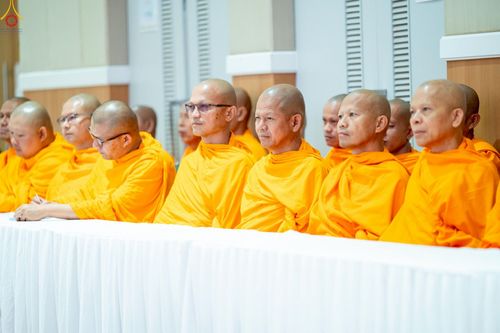 ภาพ No.239855:วันที่ ๒๒ - ๒๔ สิงหาคม พ.ศ. ๒๕๖๘ สัมมนารวมใจผู้นำบุญ บูชาธรรม ๘๑ ปี หลวงพ่อธัมมชโย กฐินสามัคคีทั่วไทย ๓๐,๐๐๐ วัด โครงการอุปสมบทบูชาธรรมมหาปูชนียาจารย์ ๓,๐๐๐ รูป รุ่นที่ ๑