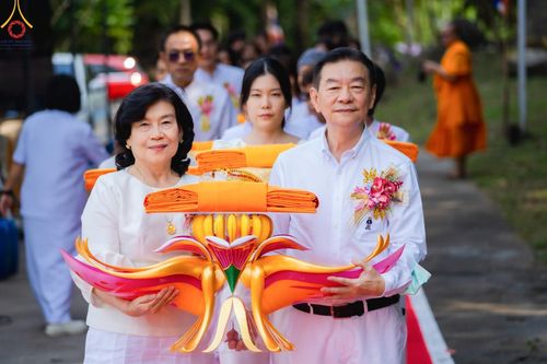 ภาพ No.169596:พิธีทอดกฐินเพื่อสร้าง หอฉันคุณยายอาจารย์ มหารัตนอุบาสิกาจันทร์ ขนนกยูง  ณ ศูนย์ปฏิบัติธรรมชลบุรี วันที่ 25 ตุลาคม พ.ศ. 2567