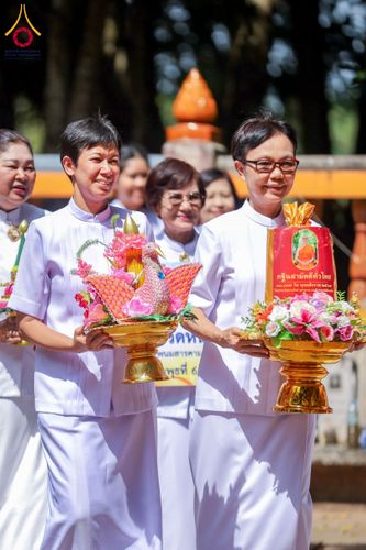 ภาพ No.173924:พิธีทอดกฐิน วัดหนองเสือ จ.ฉะเชิงเทรา ในโครงการกฐินสามัคคีทั่วไทย 30,000 วัด บูชาธรรม 80 ปี หลวงพ่อธัมมชโย โดยคณะศิษยานุศิษย์วัดพระธรรมกาย วันที่ 6 พฤศจิกายน พ.ศ. 2567