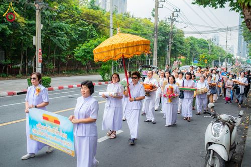 ภาพ No.178507:พิธีทอดกฐิน ณ วัดดวงแข แขวงรองเมือง เขตปทุมวัน กรุงเทพฯ ในโครงการทอดกฐินสามัคคีทั่วไทย 30,000 วัด บูชาธรรม 80 ปี หลวงพ่อธัมมชโย โดยคณะศิษยานุศิษย์วัดพระธรรมกาย วันที่ 15 พฤศจิกายน พ.ศ. 2567