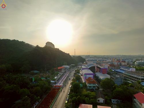 ภาพ No.235112:วันอาทิตย์ที่ 27 กรกฎาคม พ.ศ. 2568 พิธีตักบาตรพระ1,000 รูป ทำบุญเมืองพัทลุง ประธานสงฆ์ พระปริยัติวชิโรดม  เจ้าคณะจังหวัดพัทลุง ประธานฆราวาส นายรัฐศาสตร์ ชิดชู  ผู้ว่าราชการจังหวัดพัทลุง