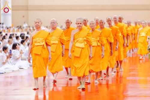 ภาพ No.272832:วันอาทิตย์ที่ 23 พฤศจิกายน พ.ศ.2568 พิธีมุทิตาสักการะ พระมหาเถระและพระเถระ ประจำปีพุทธศักราช 2568 ณ ห้องแก้วสารพัดนึก 2 สภาธรรมกายสากล  วัดพระธรรมกาย