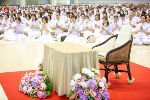 ภาพ No.209498:วันอาทิตย์ที่ 2 มีนาคม พ.ศ. 2568 พิธีบูชาข้าวพระ ณ สภาธรรมกายสากล วัดพระธรรมกาย