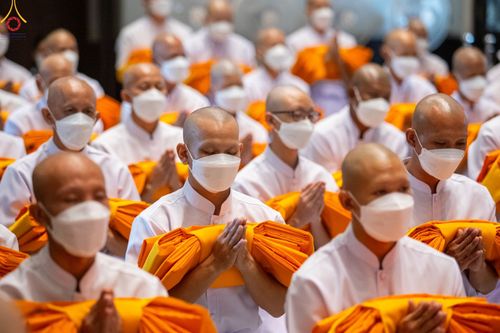 ภาพ No.84168:พิธีขอบรรพชา , พิธีขอสรณคมน์และศีล ,  พิธีรับบาตร , พิธีอุปสมบท ในโครงการบรรพชาอุปสมบทหมู่ธรรมทายาทรุ่นเข้าพรรษา และโครงการบรรพชาสามเณรโรงเรียนนานาชาติ รุ่นที่ 12 ณ โบสถ์พระไตรปิฎก วัดพระธรรมกาย วันที่ 22 กรกฎาคม พ.ศ. 2566