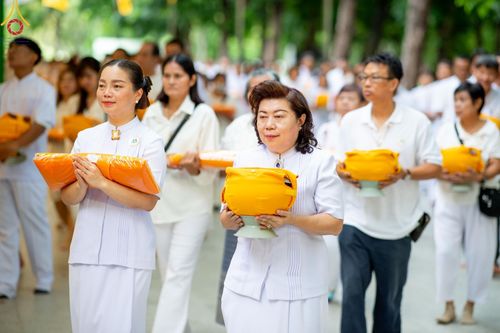 ภาพ No.141293:พิธีบรรพชาอุปสมบท โครงการอุปสมบทหมู่รุ่นผู้บริหาร รุ่นที่ 14 โครงการอุปสมบทหมู่ธรรมทายาท ระดับอุดมศึกษา รุ่นที่ 51 ภาคฤดูฝน ณ โบสถ์พระไตรปิฎก วัดพระธรรมกาย ในวันเสาร์ที่ 15 มิถุนายน พ.ศ. 2567