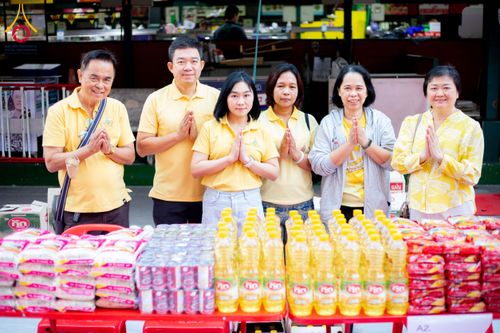 ภาพ No.180248:พิธีทำบุญตักบาตร ข้าวสารอาหารแห้ง แด่คณะสงฆ์ 99 รูป เนื่องในวันพ่อแห่งชาติ ปีที่ 50 ณ ศูนย์การค้าตลาดรังสิต ซ.รังสิต-ปทุมธานี 5 วันที่ 5 ธันวาคม พ.ศ. 2567