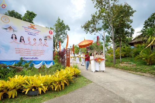 ภาพ No.258263:วันที่ 13 ตุลาคม พ.ศ. 2568 พิธีทอดกฐินสามัคคีทั่วไทย 30,000 วัด โดยคณะศิษยานุศิษย์ บูชาธรรม 81 ปี หลวงพ่อธัมมชโย ณ วัดทุ่งเจริญธรรม อ.อมก๋อย จ.เชียงใหม่