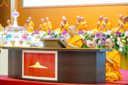 ภาพ No.187975:พิธีบูชาข้าวพระ วันขึ้นปีใหม่ 2568 ณ วัดพระธรรมกาย จ.ปทุมธานี วันที่ 1 มกราคม พ.ศ. 2568