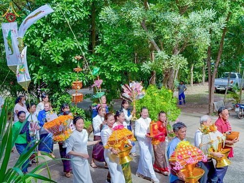 ภาพ No.274156:วันที่ 30 ตุลาคม พ.ศ. 2568 พิธีทอดกฐินสามัคคีทั่วไทย ณ วัดเวฬุวนาราม อ.สมเด็จ จ.กาฬสินธุ์ โดยคณะศิษยานุศิษย์ บูชาธรรม 81 ปี หลวงพ่อธัมมชโย