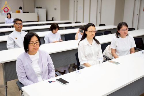 ภาพ No.222902:วันที่ 23 เมษายน พ.ศ. 2568 หลวงพ่อทัตตชีโวต้อนรับคณะสงฆ์จีน ณ อาคาร 100 ปี คุณยายมหารัตนอุบาสิกาจันทร์ ขนนกยูง วัดพระธรรมกาย