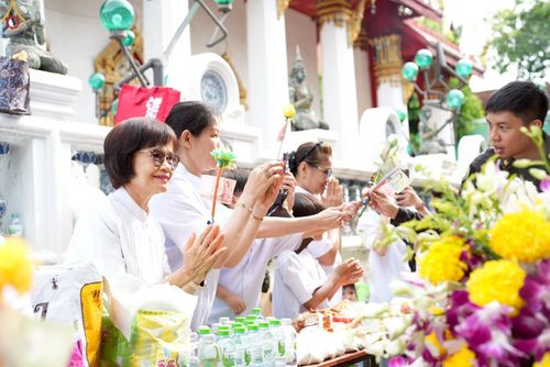 ภาพ No.250187:วันพุธที่ 8 ตุลาคม พ.ศ. 2568 พิธีทอดกฐินสามัคคีทั่วไทย 30,000 วัด โดยคณะศิษยานุศิษย์ บูชาธรรม 81 ปี หลวงพ่อธัมมชโย ณ วัดคลองเตยใน กรุงเทพฯ