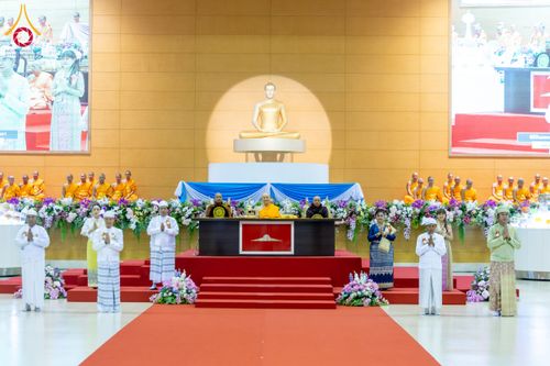 ภาพ No.209600:วันอาทิตย์ที่ 2 มีนาคม พ.ศ. 2568 พิธีภาคบ่าย สัมมนาพิเศษ, ปฏิบัติธรรม พิธีรับมอบพระบรมสารีริกธาตุ ณ สภาธรรมกายสากล วัดพระธรรมกาย