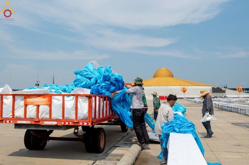 ภาพ No.220734:วันที่ 24-25 เมษายน พ.ศ. 2568 การเก็บงาน ผ้ารับประเคน ผ้าระบาย โต๊ะ เก้าอี้  ภายหลังงานวันคุ้มครองโลก ณ วัดพระธรรมกาย