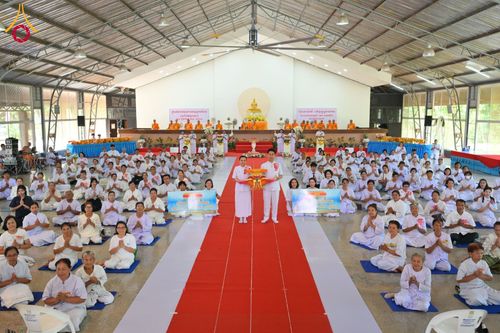 พิธีทอดกฐิน ณ ศูนย์อบรมเยาวชนอุตรดิตถ์ ในโครงการทอดกฐินสามัคคีทั่วไทย 30,000 วัด บูชาธรรม 80 ปี หลวงพ่อธัมมชโย โดยคณะศิษยานุศิษย์วัดพระธรรมกาย วันที่ 27 ตุลาคม พ.ศ. 2567